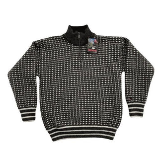 Koksgrå islandsk uldsweater med små lyse mønstre og høj hals, set forfra.