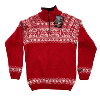 Rød norsk raglansweater i uld med lyst nordisk mønster og kort lynlås, set forfra.