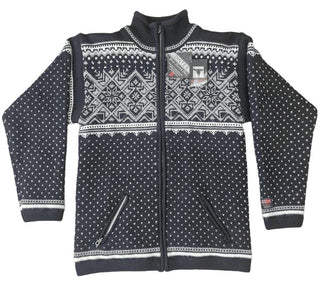 Sort windbreaker-cardigan i uld med lyst nordisk mønster og lynlåslommer, set forfra.