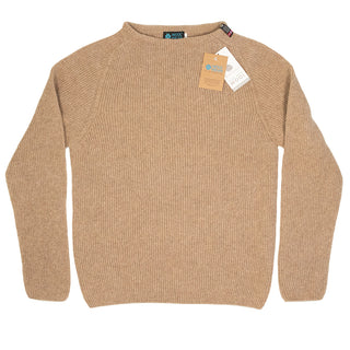 Beige Jurmo-uldtrøje fra WOOLWEAR med rund hals, set forfra.
