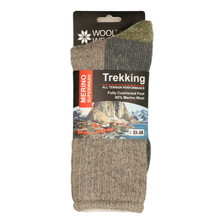 Trekkingstrømper i merinould med grønne forstærkninger, med produktmærke.