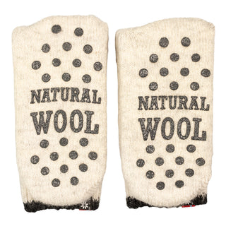 Hvide uldsokker set under sålen med skriddupper og teksten Natural Wool.